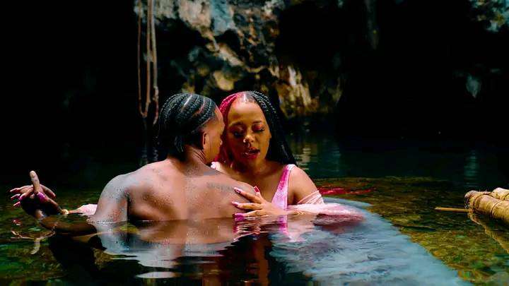 Towela Kaira causes a gist on Netizens with seductive photos