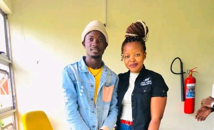 Chile One MrZambia propose love ❤ to Mwizukanji