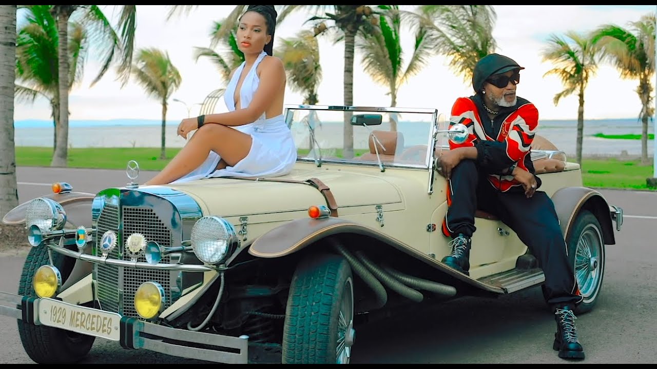 Koffi Olomide - Tshiboless (Official Video)