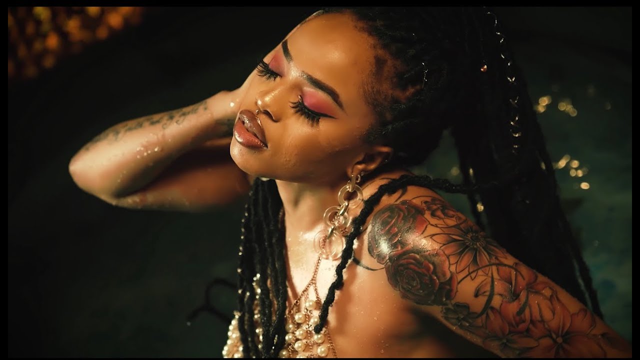 Blanche Bailly ft. PhillBill - Banga (Official Video)