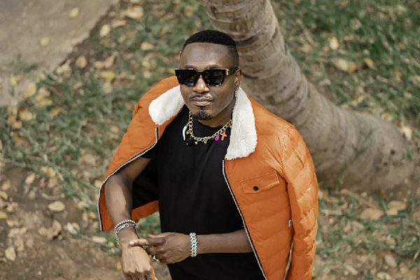Roberto – Nobody (Official Video)