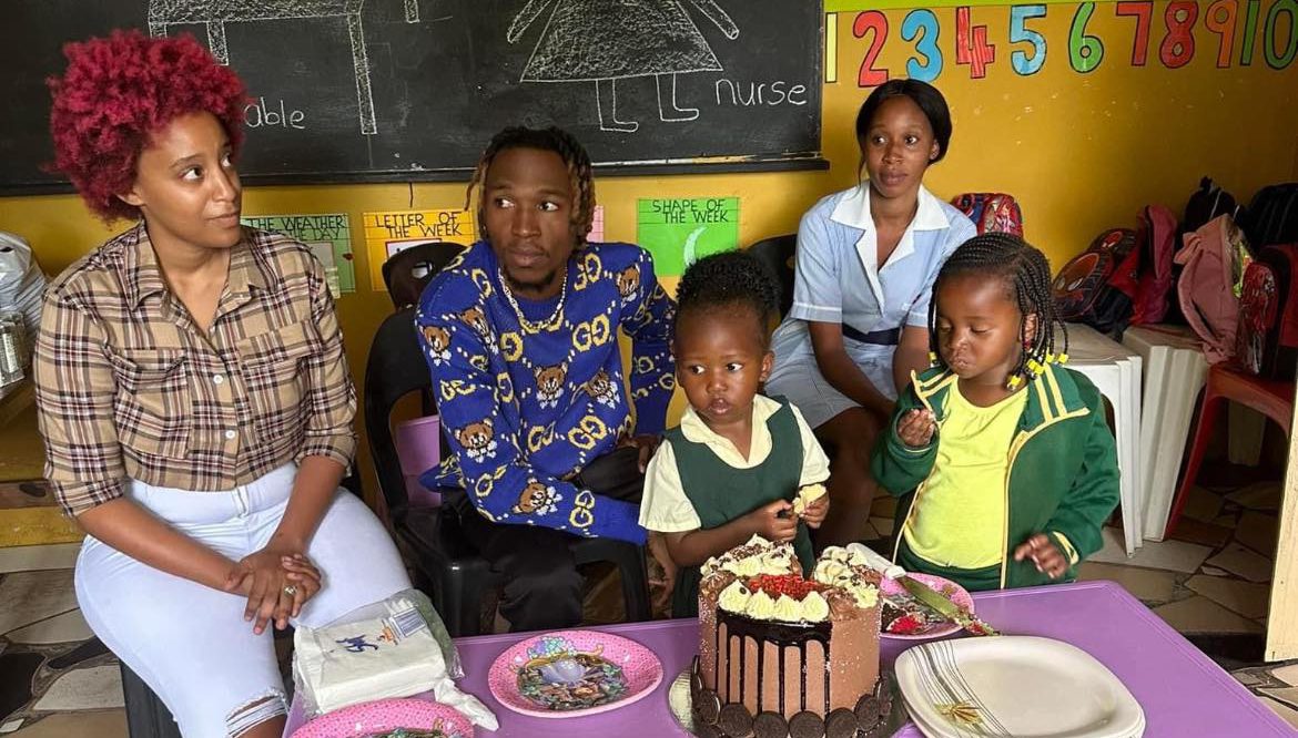 Kidist & Yo Maps delivers a cake for Bukata on her birthday (Watch)