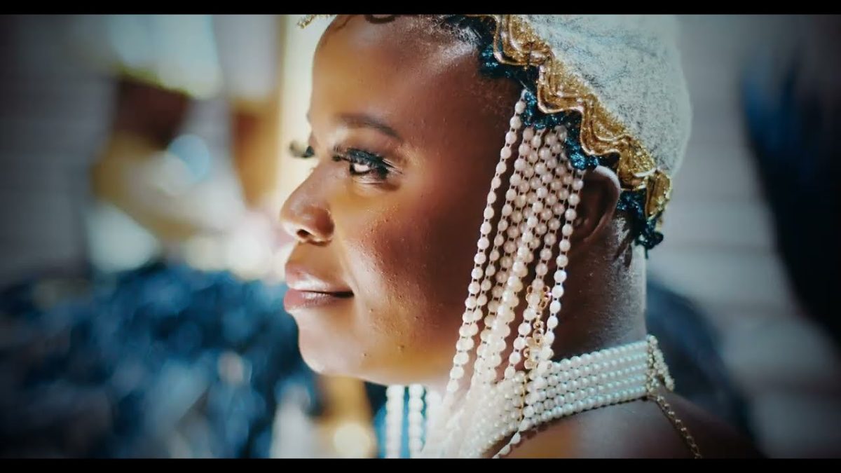 Koffi Olomide, Fabregas & JR 33 – Mama CI Video