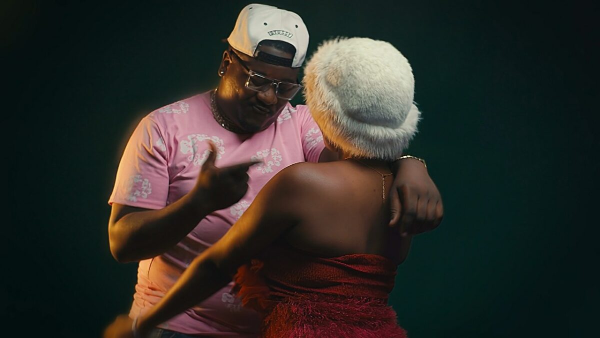 Kiss B Sai Baba - Ichipuba (Official Video)