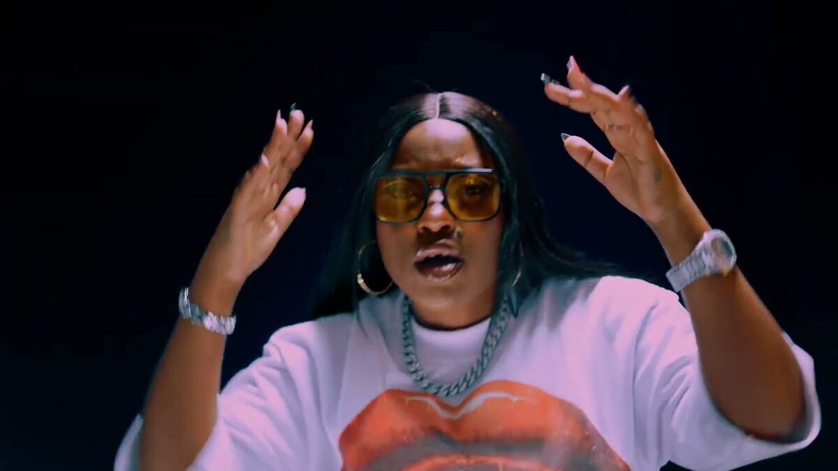 S Roxxy – WYFL Riddim Freestyle (Official Video)