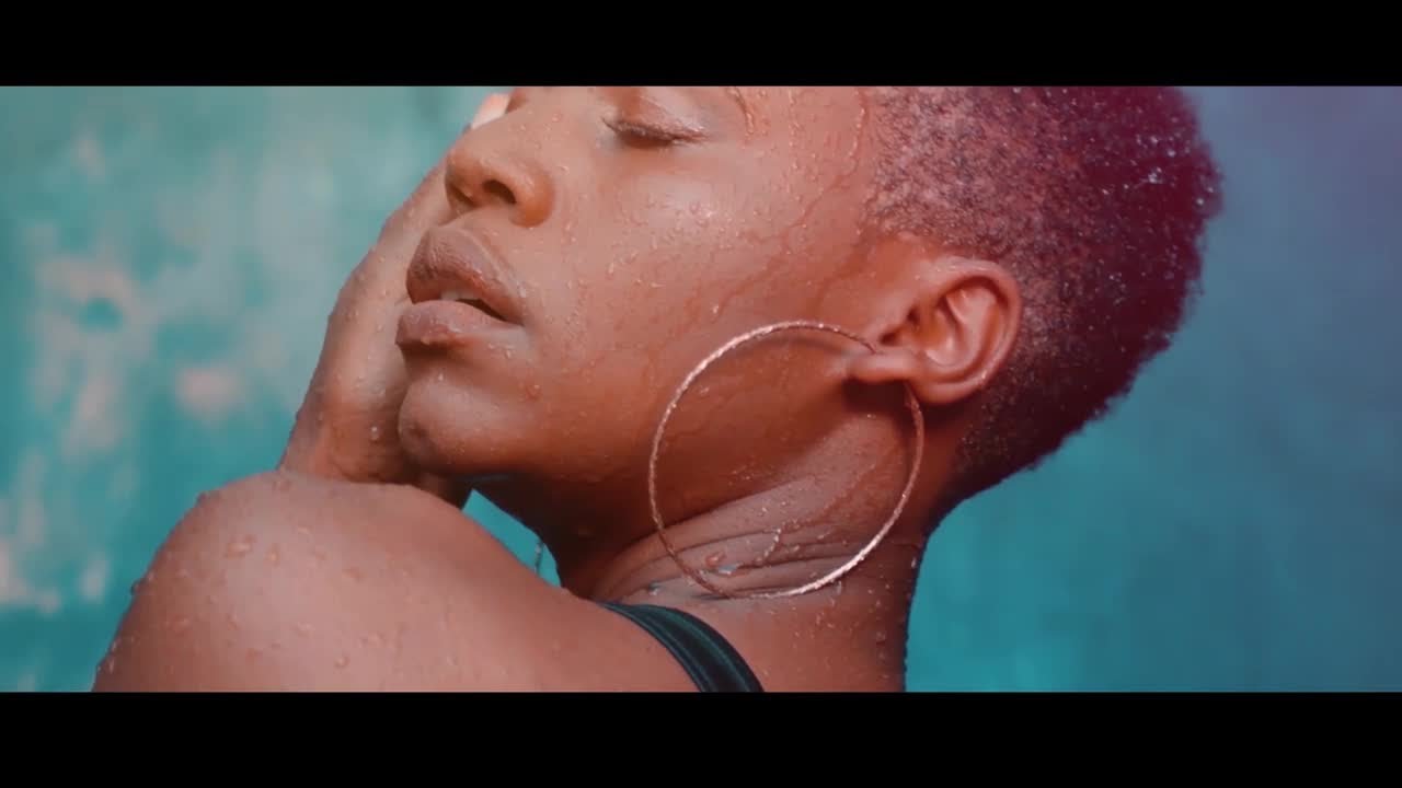 Roberto - Come Closer Video