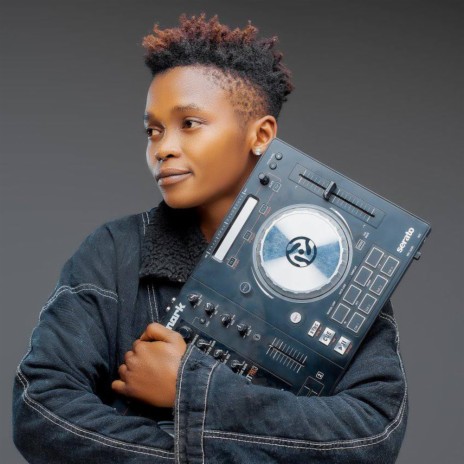 Waxy Kay - Takumbuka Mp3