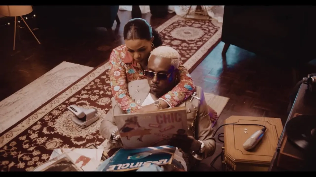 Roberto – Dear Phone (Official Video)