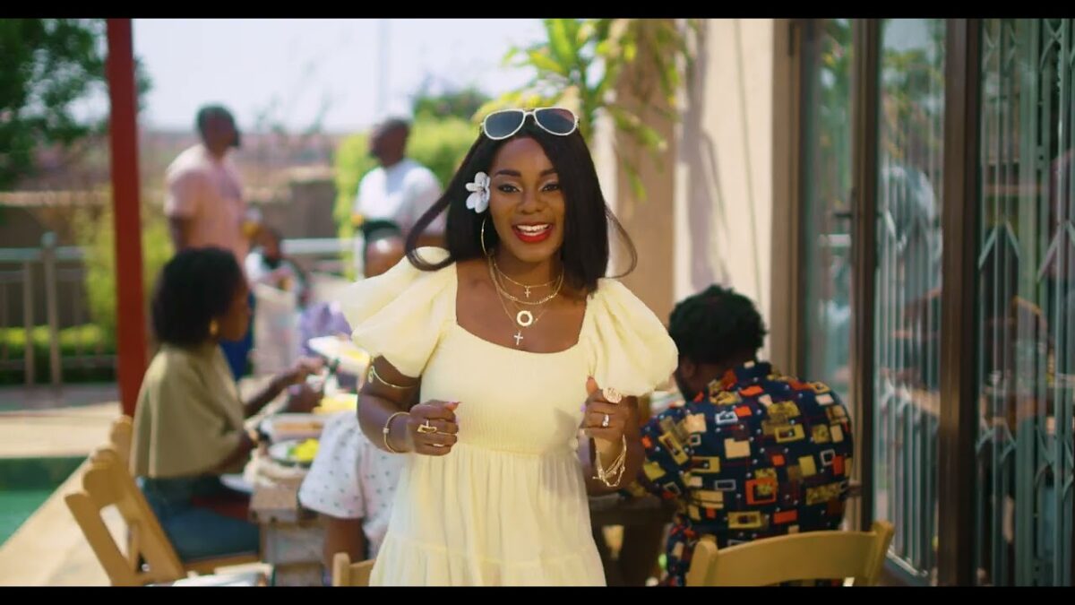 Theresa Phondo ft. Namadingo - Nditayenda Nanu (Official Video)