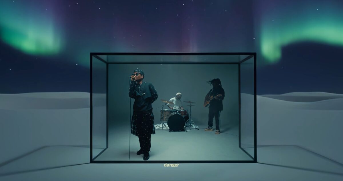 Tio Nason - Strangers (Performance Video)